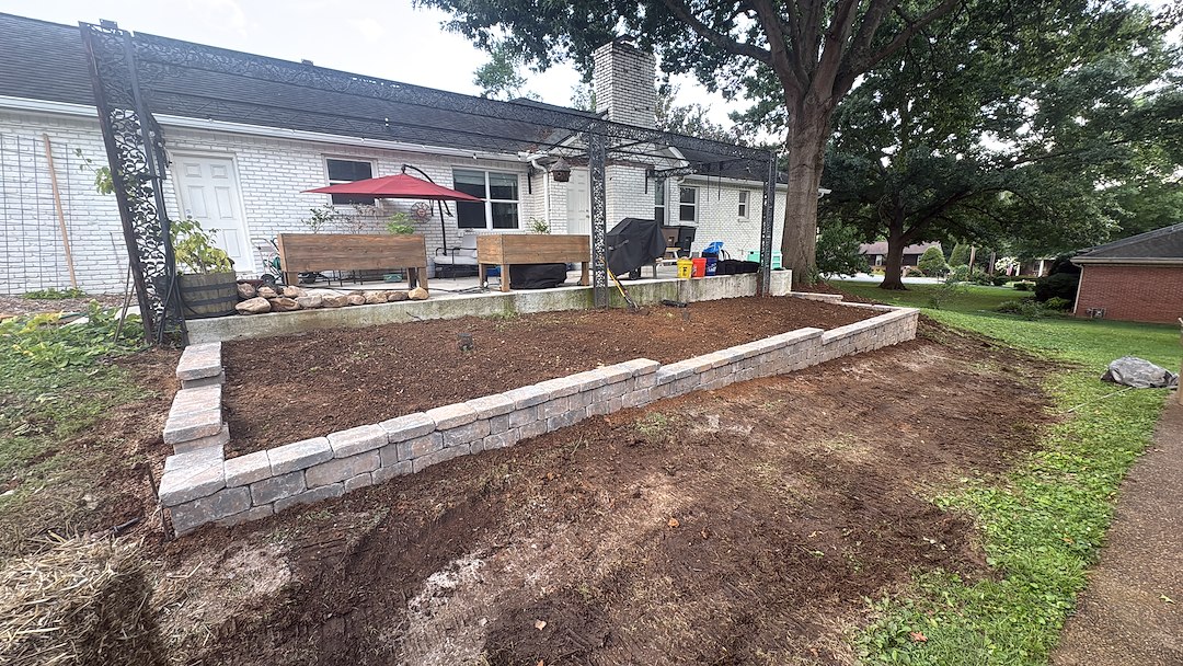 Custom Belgard Castle Manor Retaining Wall & Raised Flowerbed Installation in Nashville, TN